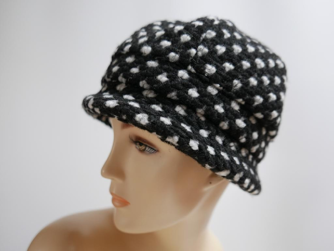 Czarno szara czapka tkanina do 58 cm regulowany