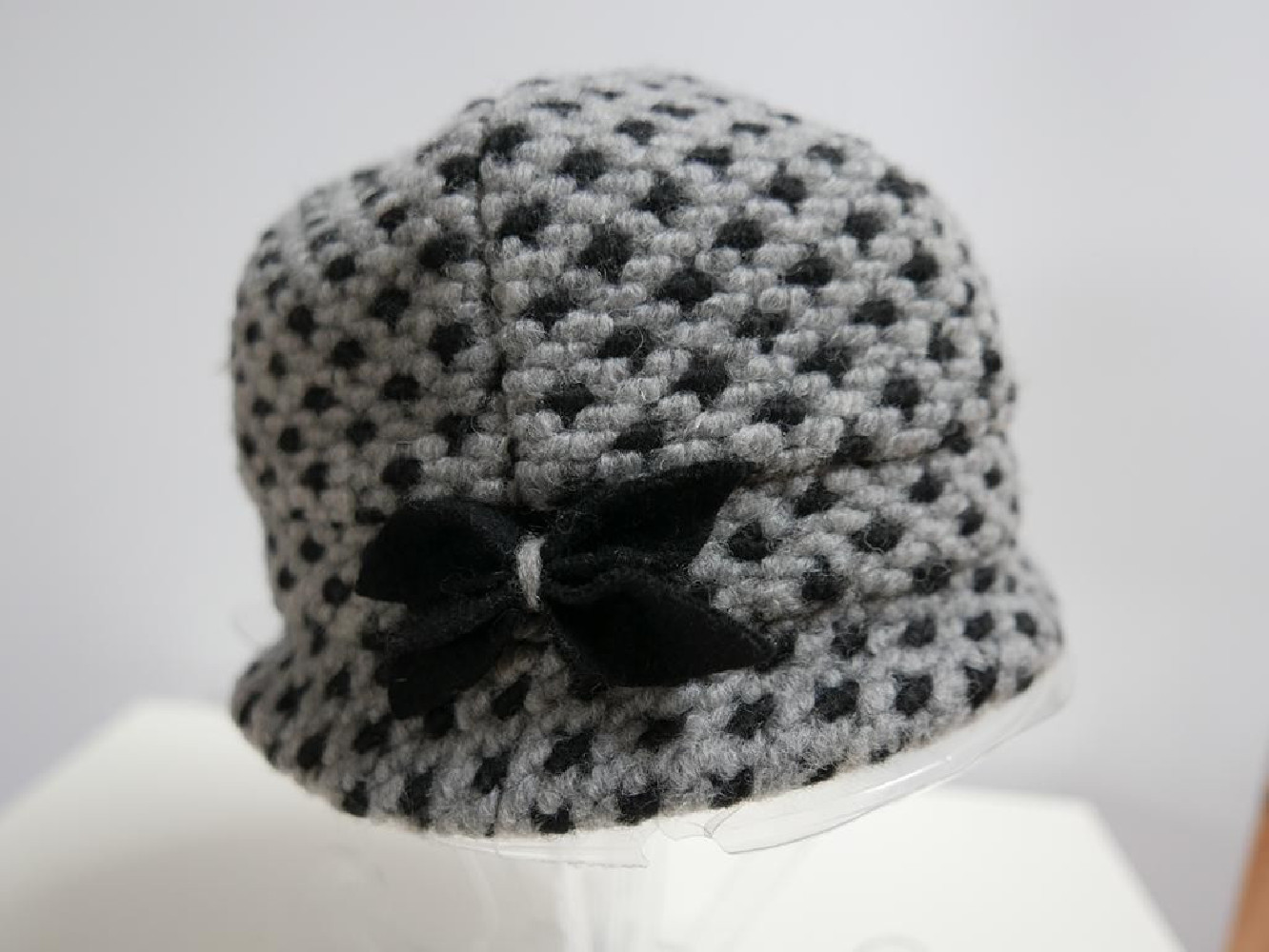 Szara czapka tkanina do 58 cm regulowany