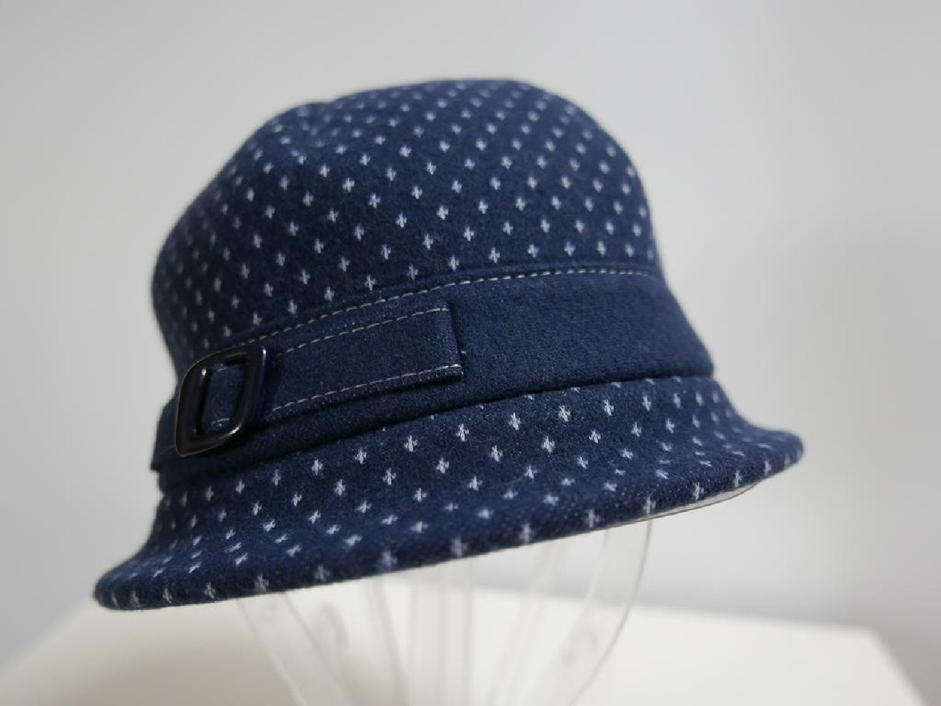Granatowy w kropeczki kapelusz tkanina do 58 cm- regulowany