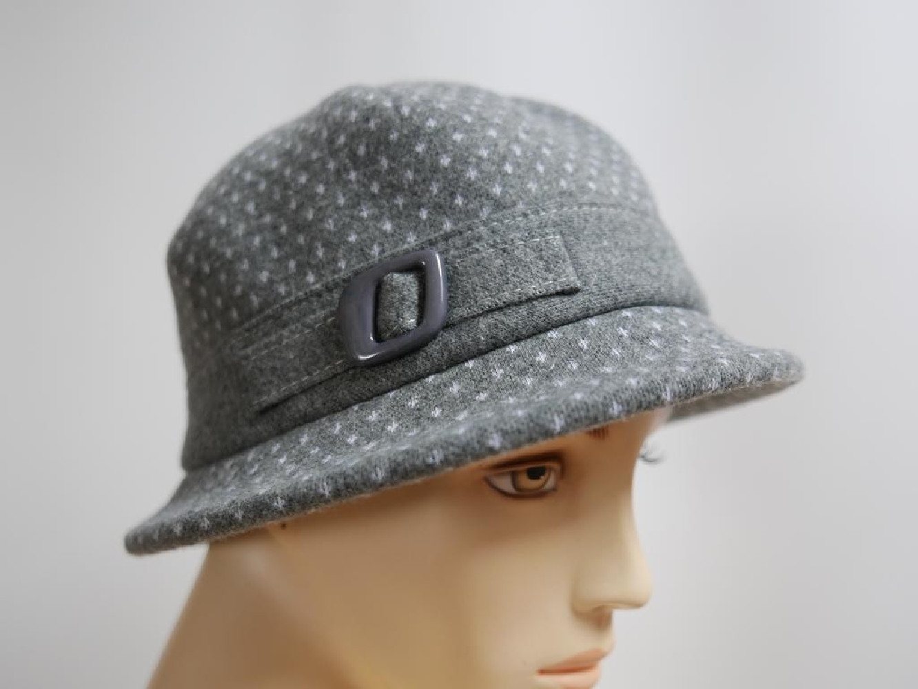 Szary w kropeczki kapelusz tkanina do 58 cm- regulowany