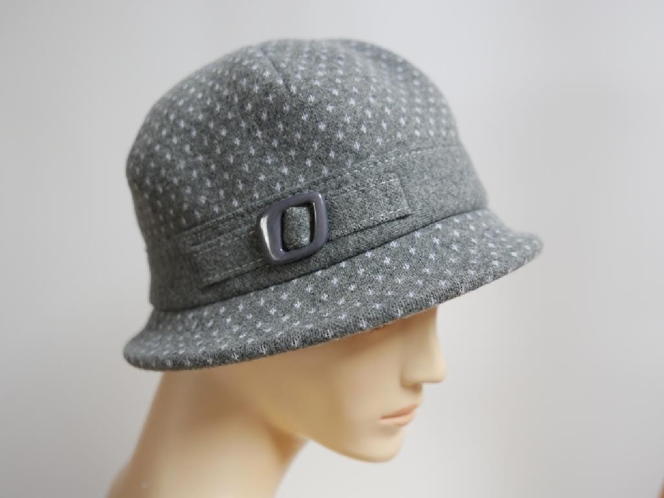 Szary w kropeczki kapelusz tkanina do 58 cm- regulowany