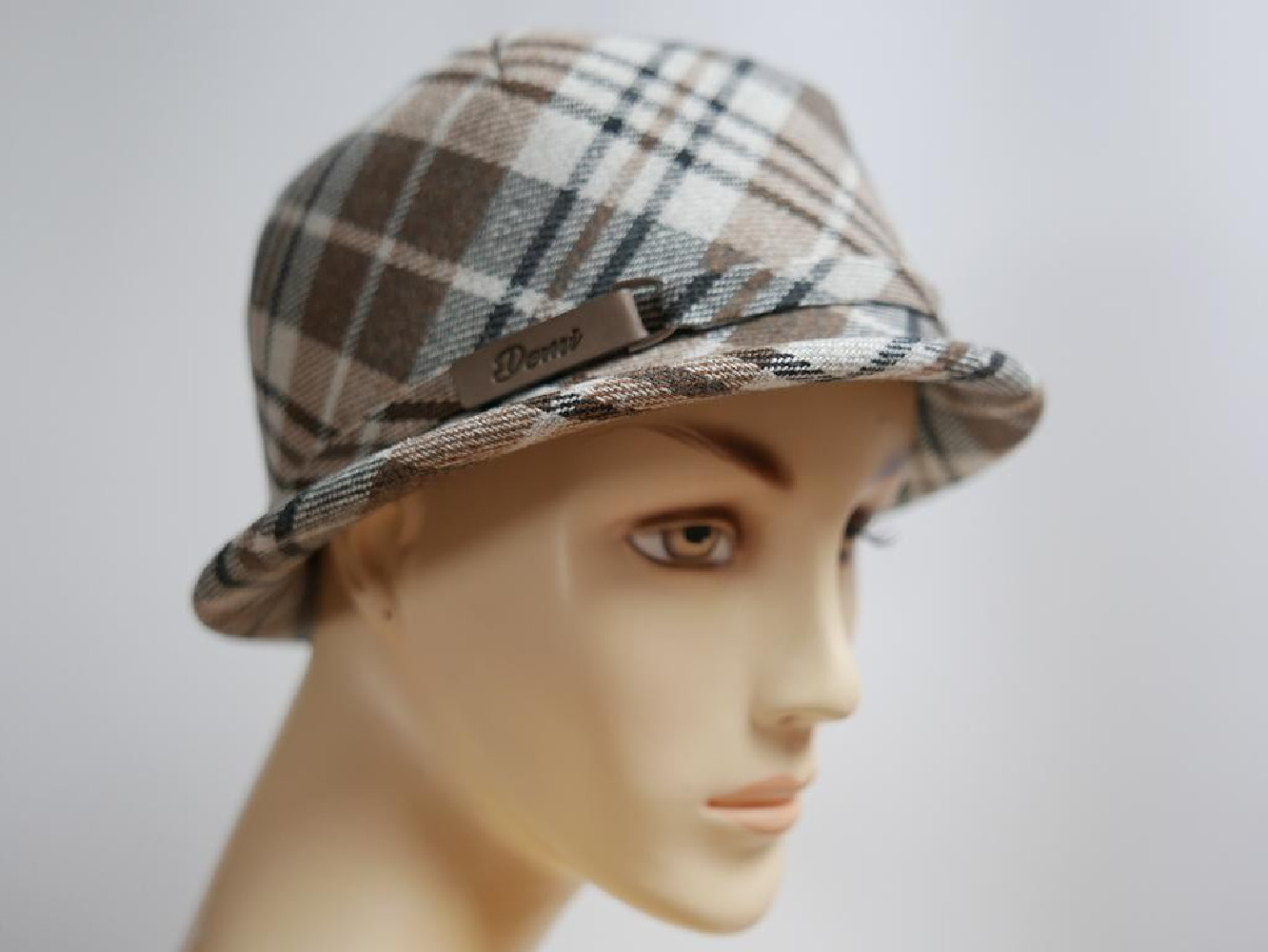 Beżowy w krateczkę kapelusz tkanina do 58 cm- regulowany