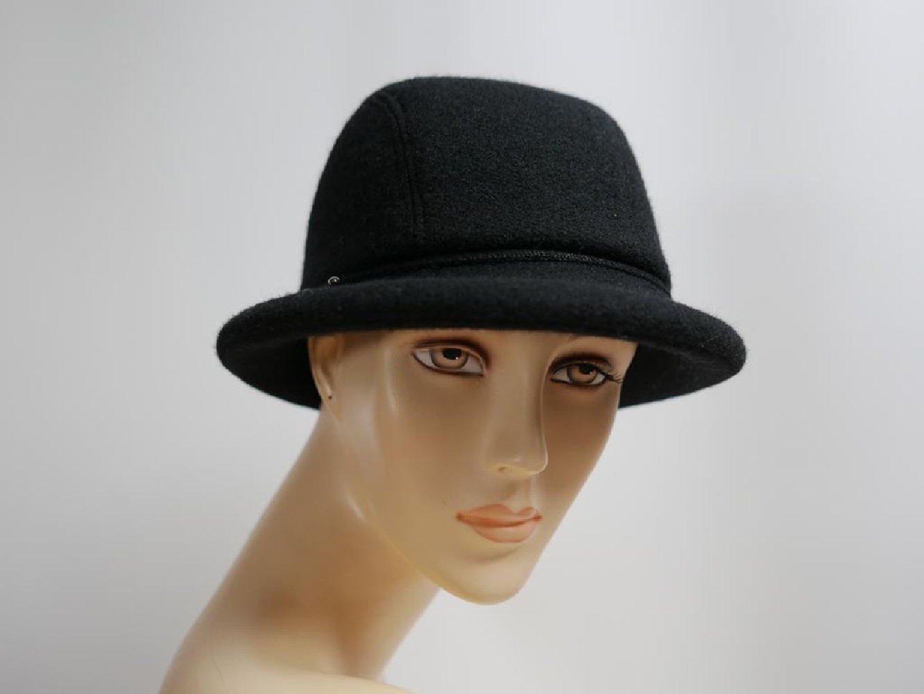 Czarny kapelusz tkanina do 58 cm- regulowany