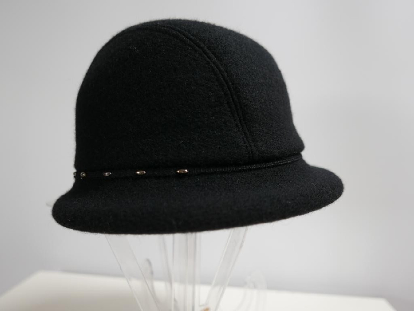 Czarny kapelusz tkanina do 58 cm- regulowany