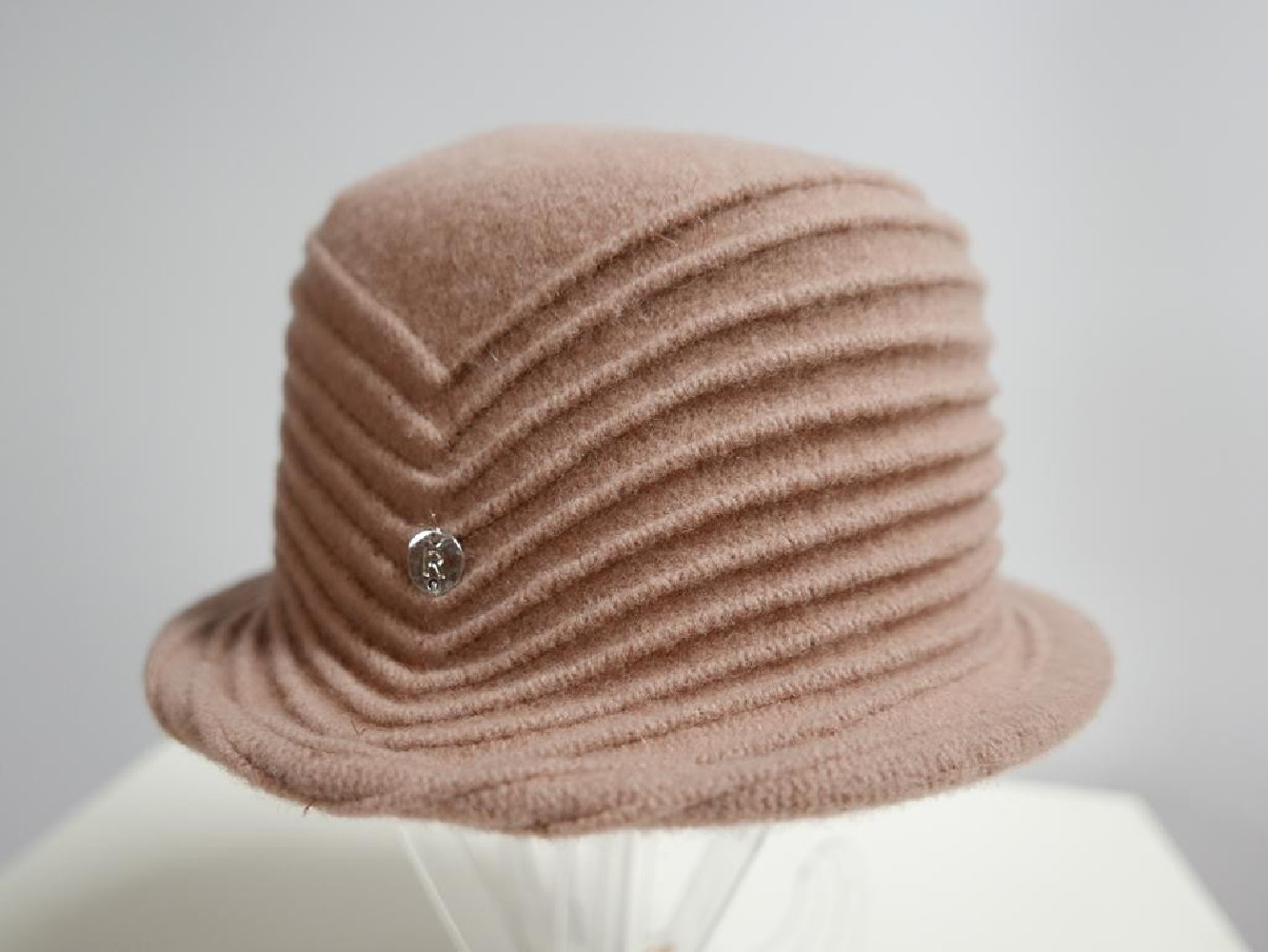 Beżowy kapelusz dzianina wełniana 57-59 cm