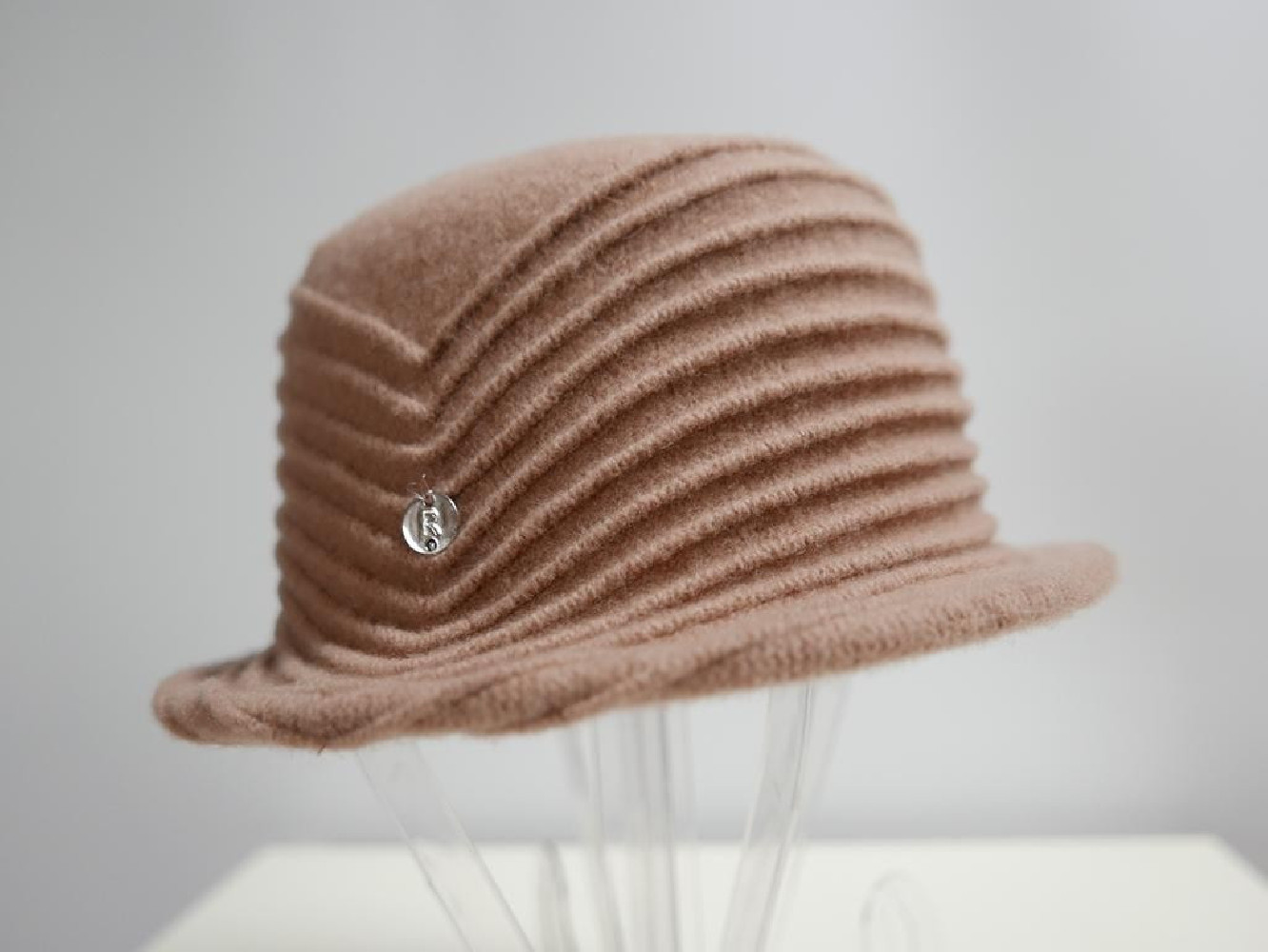 Beżowy kapelusz dzianina wełniana 57-59 cm