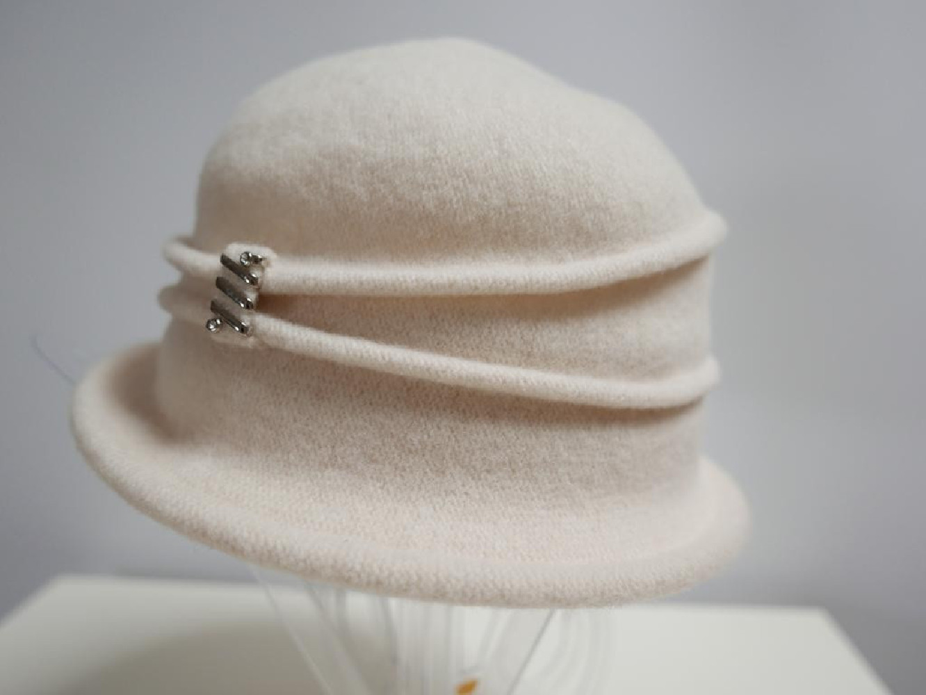 Kremowy kapelusz dzianina wełniana 55-58 cm