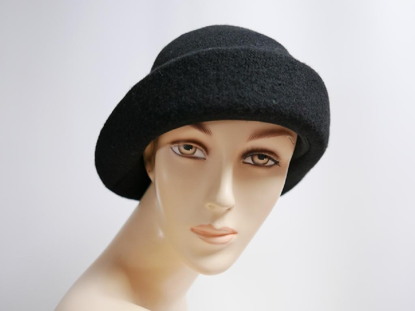 Czarny kapelusz dzianina wełniana 55-58 cm