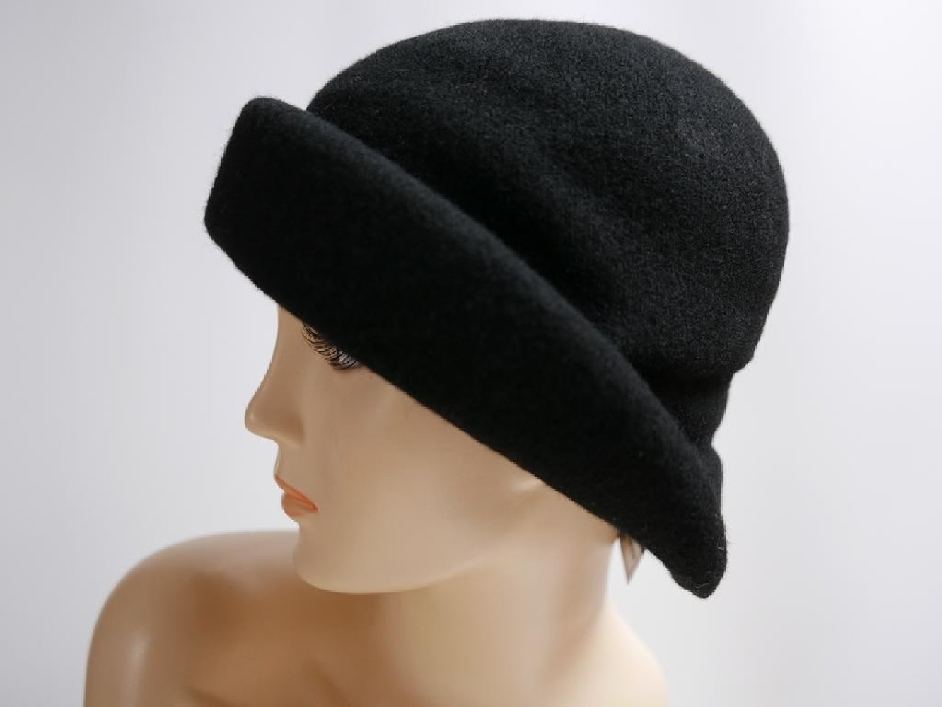 Czarny kapelusz dzianina wełniana 55-58 cm