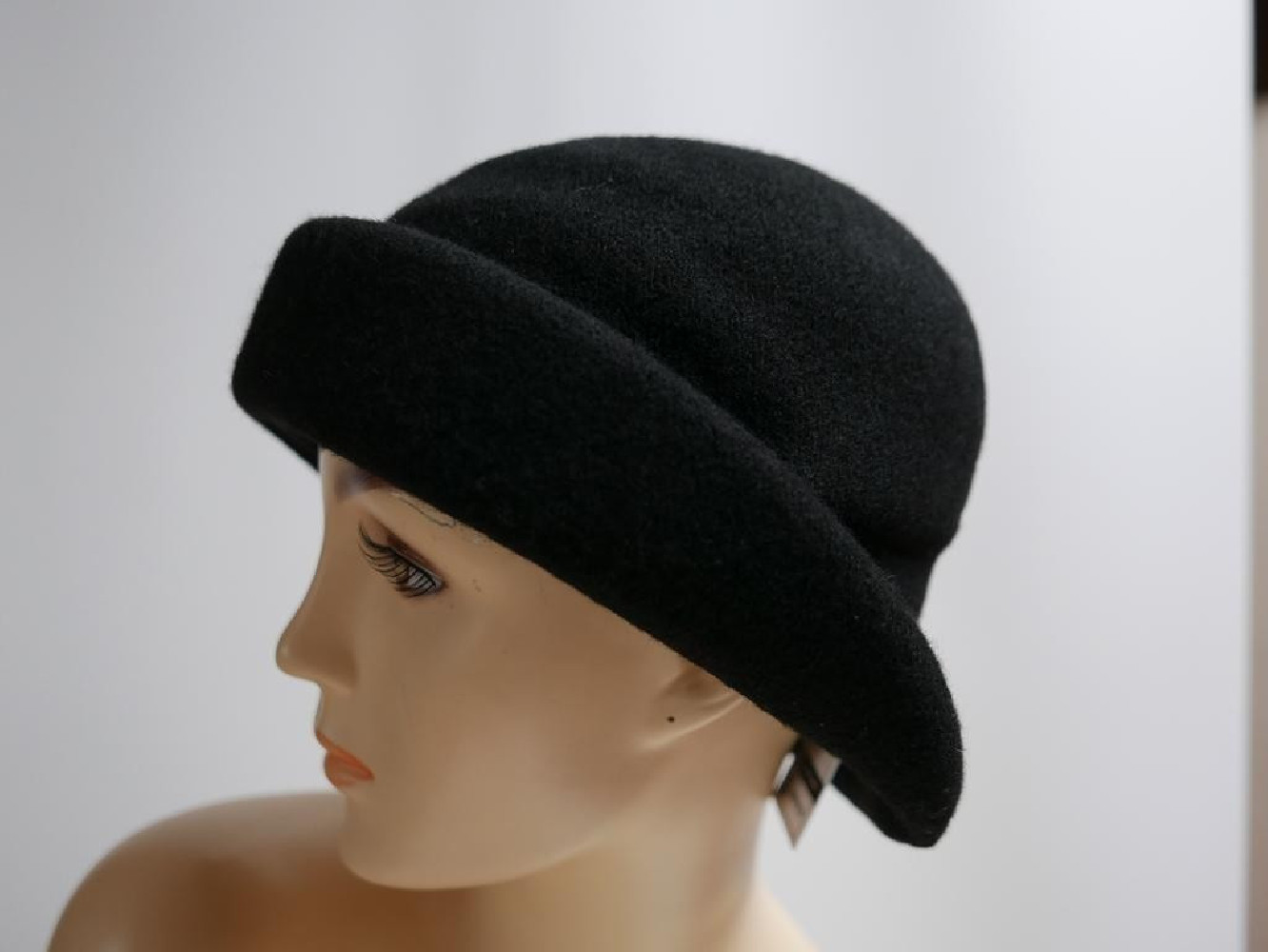Czarny kapelusz dzianina wełniana 55-58 cm