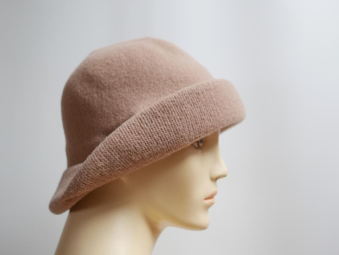 Beżowy kapelusz dzianina wełniana 55-57 cm