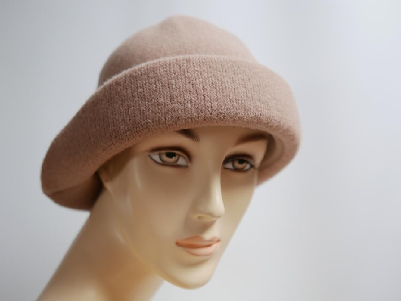 Beżowy kapelusz dzianina wełniana 55-57 cm