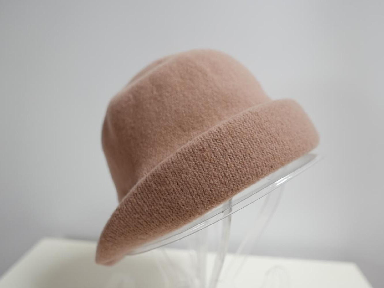 Beżowy kapelusz dzianina wełniana 55-57 cm