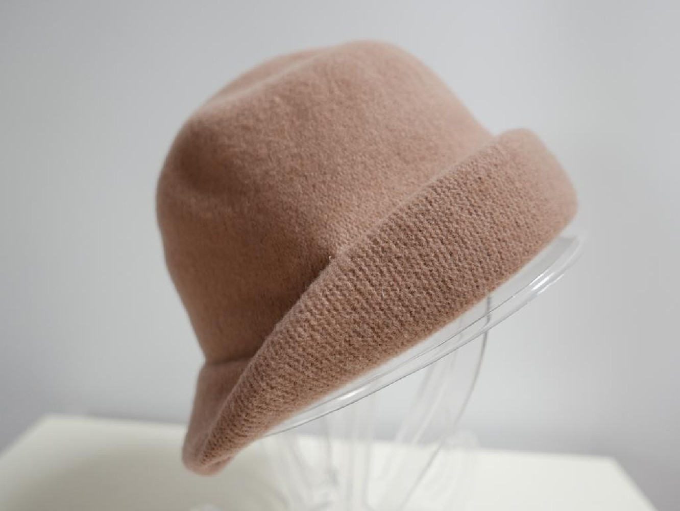 Beżowy kapelusz dzianina wełniana 55-57 cm