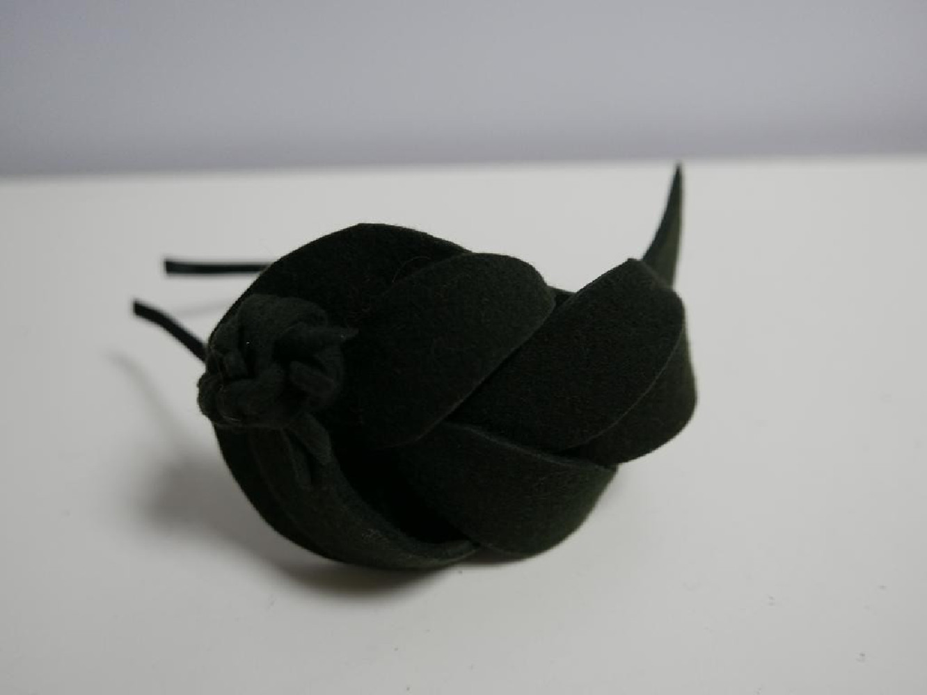 Khaki zieleń fascynator filcowy na przepasce