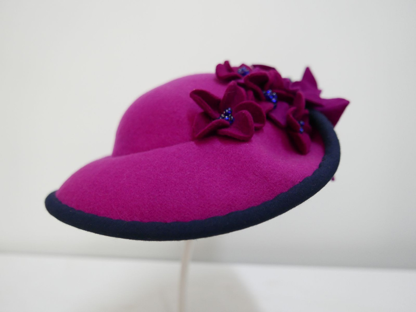 Gardenia kapelusz z kwiatami 100% wełna | Zuwika Design