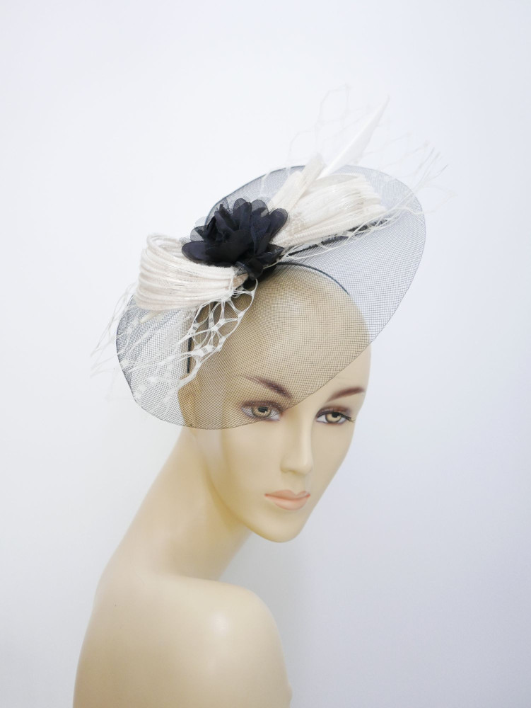 copy of Biało czarny fascynator z woalką na przepasce