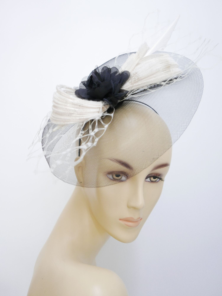 copy of Biało czarny fascynator z woalką na przepasce