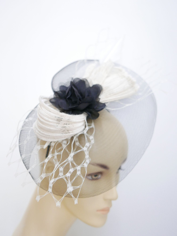 Czarno śmietankowy fascynator z crin | Zuwika Design