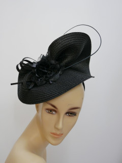 Czarny fascynator z kwiatem | Zuwika Design