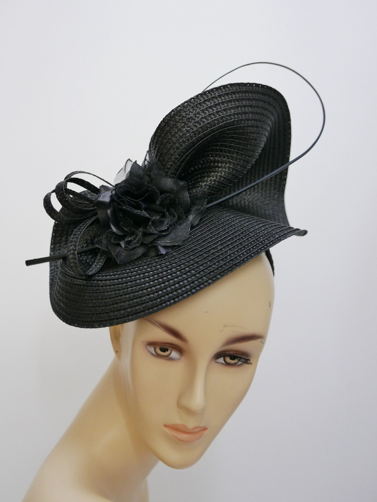 Czarny fascynator z kwiatem | Zuwika Design
