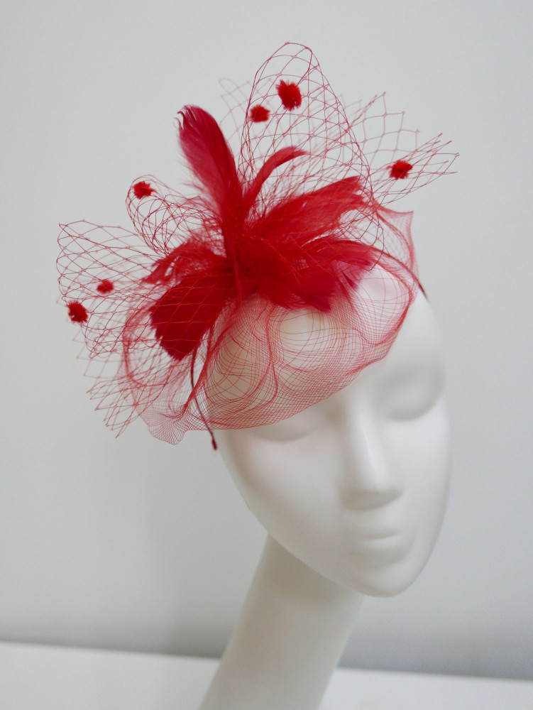 Czerwony fascynator z crin z woalką | Zuwika Design