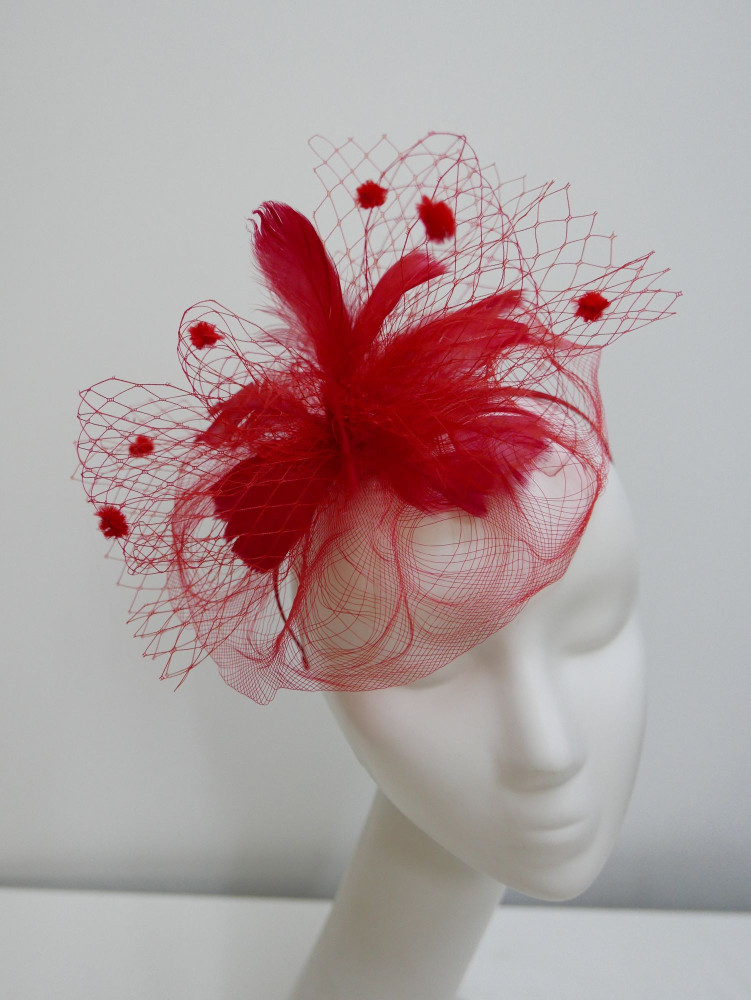Czerwony fascynator z crin z woalką | Zuwika Design