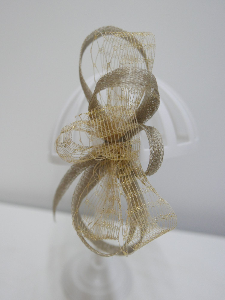 Beżowo złoty stroik do włosów, sukni, kapelusza | Zuwika Design