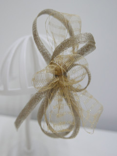 Beżowo złoty stroik do włosów, sukni, kapelusza | Zuwika Design