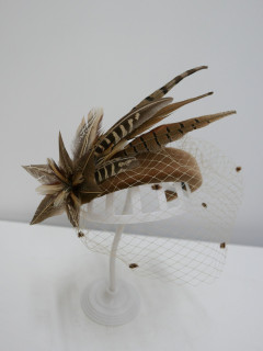 Beżowe Halo z woalką i piórami bażanta | Zuwika Design