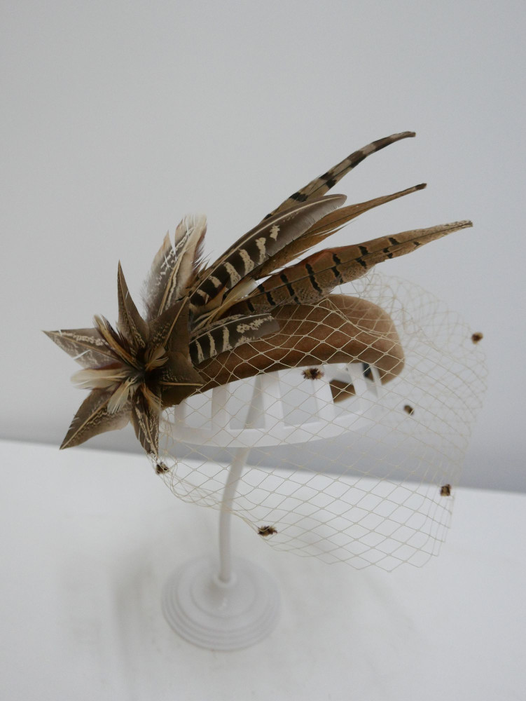 Beżowe Halo z woalką i piórami bażanta | Zuwika Design