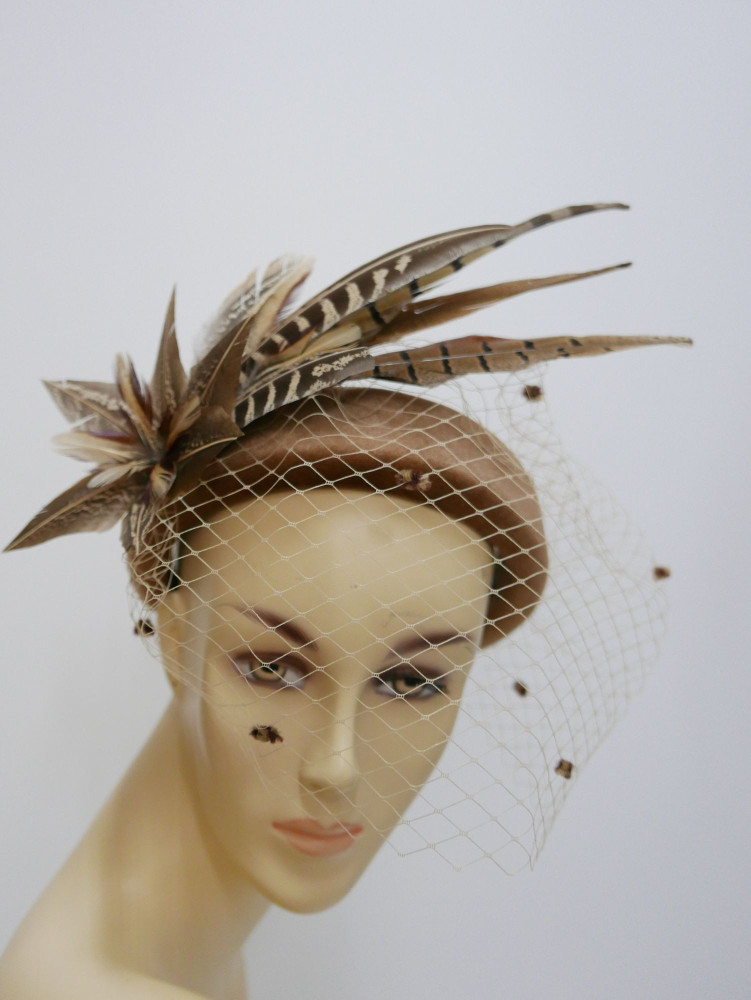 Beżowe Halo z woalką i piórami bażanta | Zuwika Design