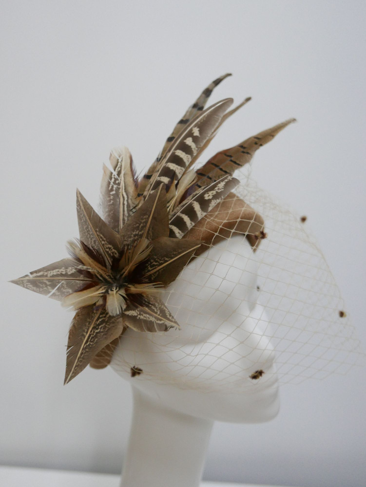 Beżowe Halo z woalką i piórami bażanta | Zuwika Design