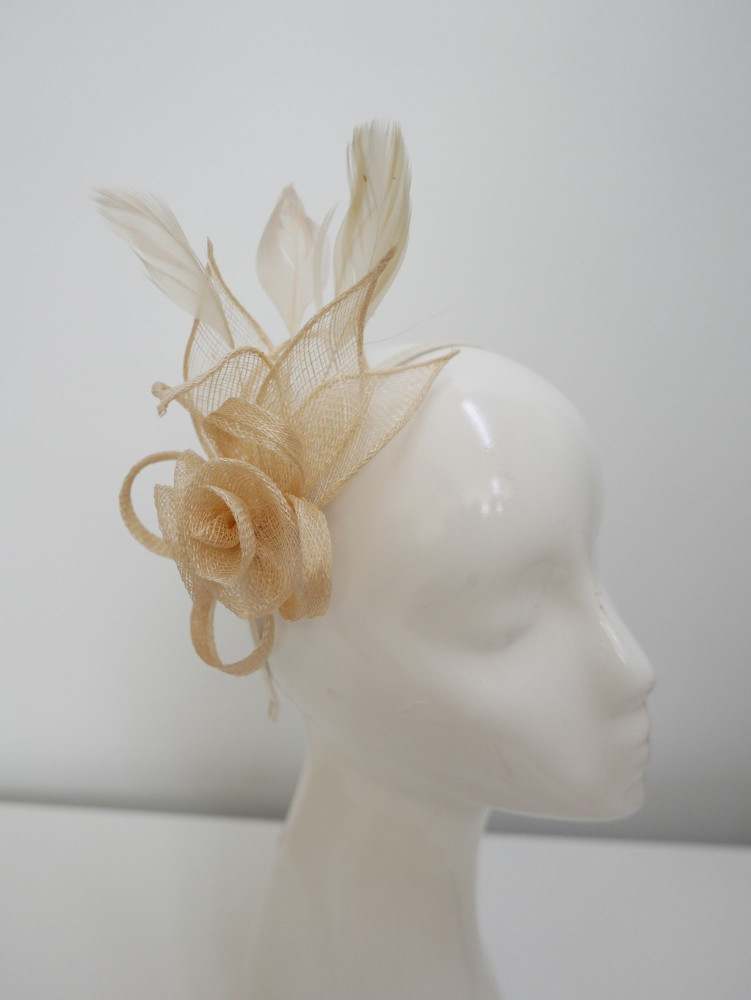 copy of copy of copy of copy of copy of copy of copy of copy of copy of Biało czarny fascynator z woalką na przepasce