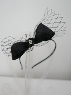 Czarny fascynator z  tkaniny | Zuwika Design