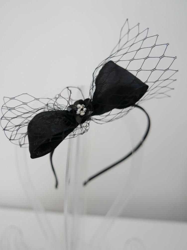 Czarny fascynator z  tkaniny | Zuwika Design