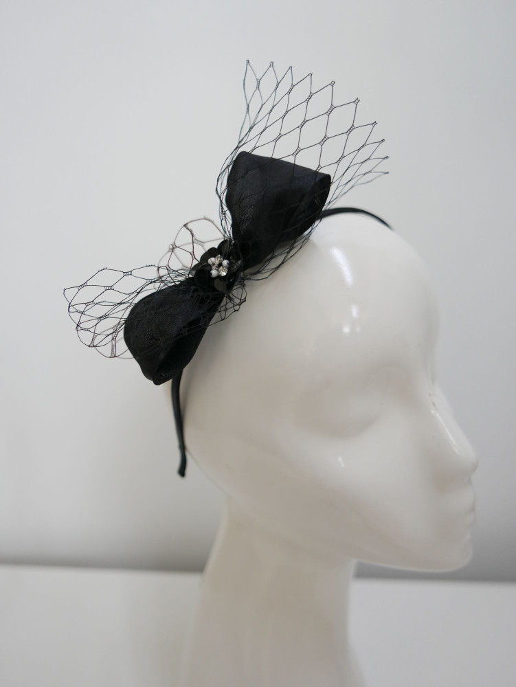 Czarny fascynator z  tkaniny | Zuwika Design