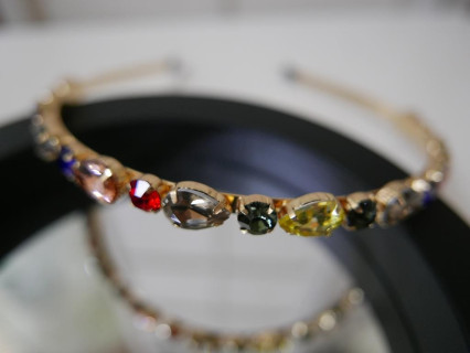 Kolorowa na złocie przepaska z kamieni