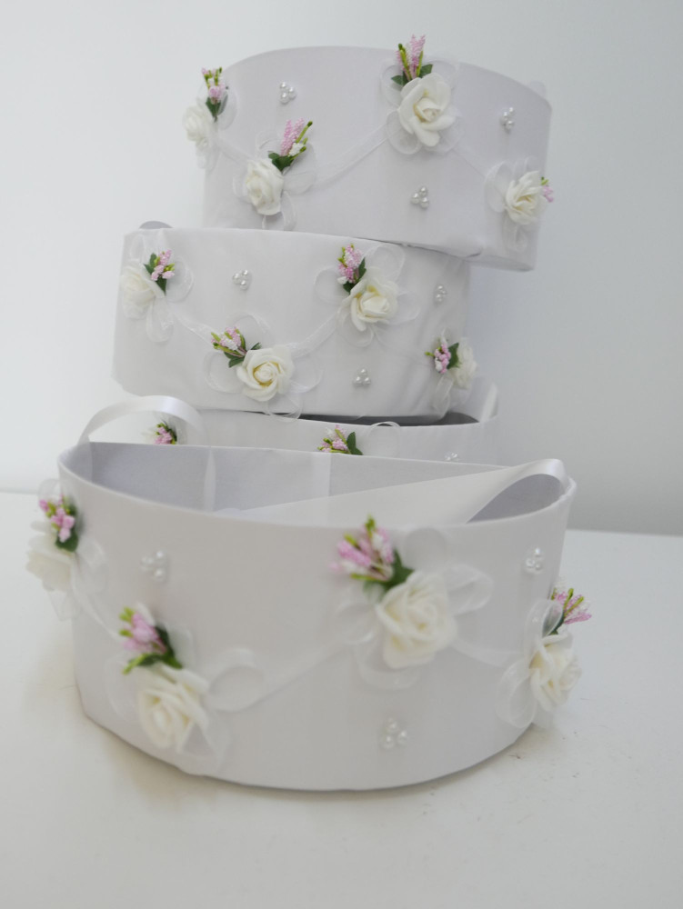 copy of copy of Biało różowy koszyczek do sypania kwiatów