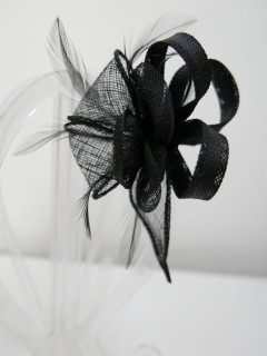 Czarny stroik z sinamay do włosów, sukni, kapelusza | Zuwika Design