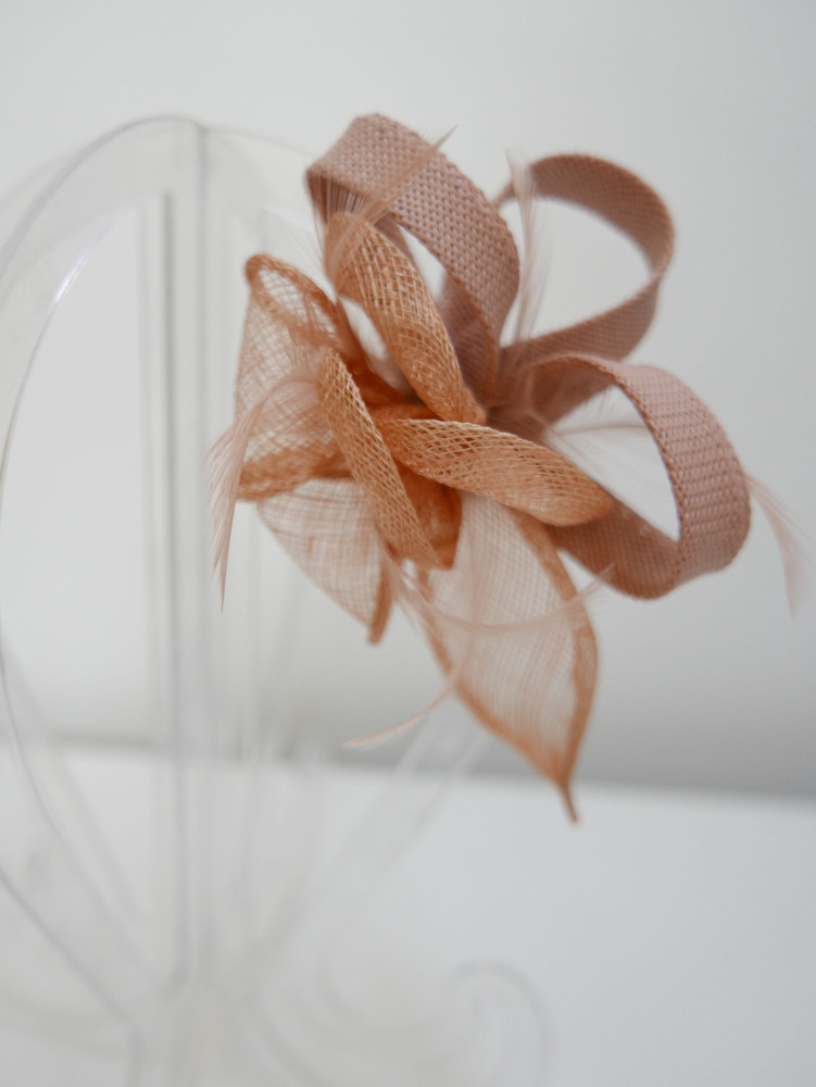 Indyjski róż stroik z sinamay do włosów, sukni, kapelusza | Zuwika Design