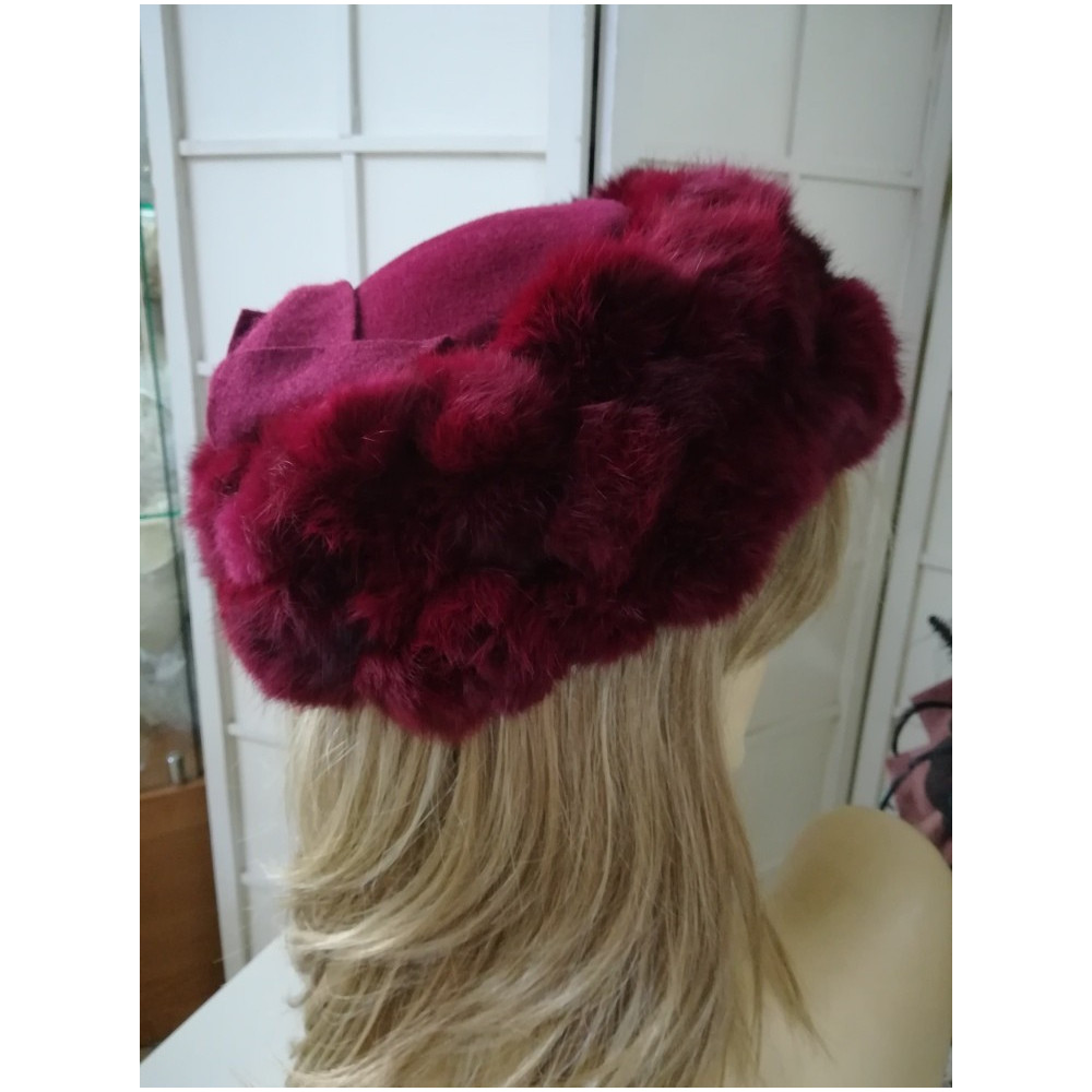 Wiśniowy toczek z futrem królika