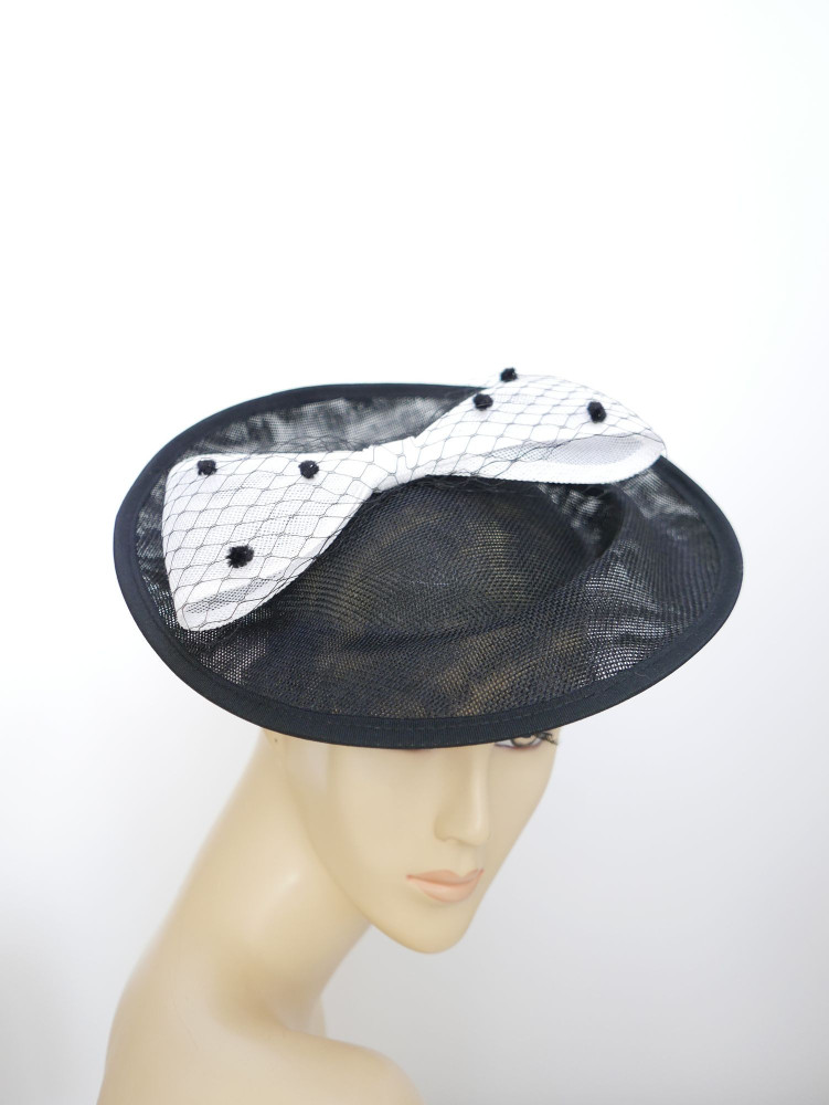 Czarno biały kapelusz koktajlowy , dysk z woalką | Zuwika Design