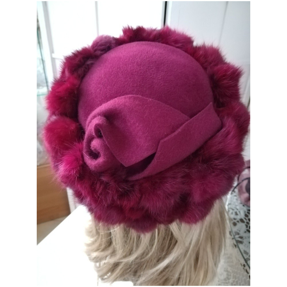 Wiśniowy toczek z futrem królika