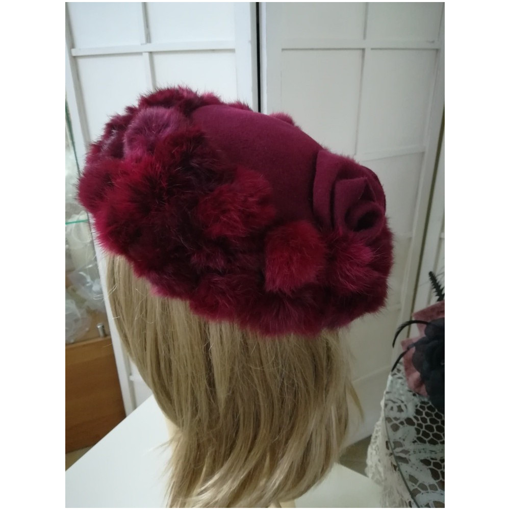 Wiśniowy toczek z futrem królika