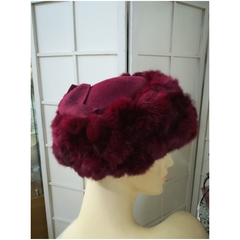 Wiśniowy toczek z futrem królika