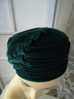 Esmeralda zielony aksamitny toczek 54-56 cm