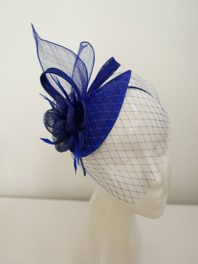 Royal blue fascynator z woalką | Zuwika Design