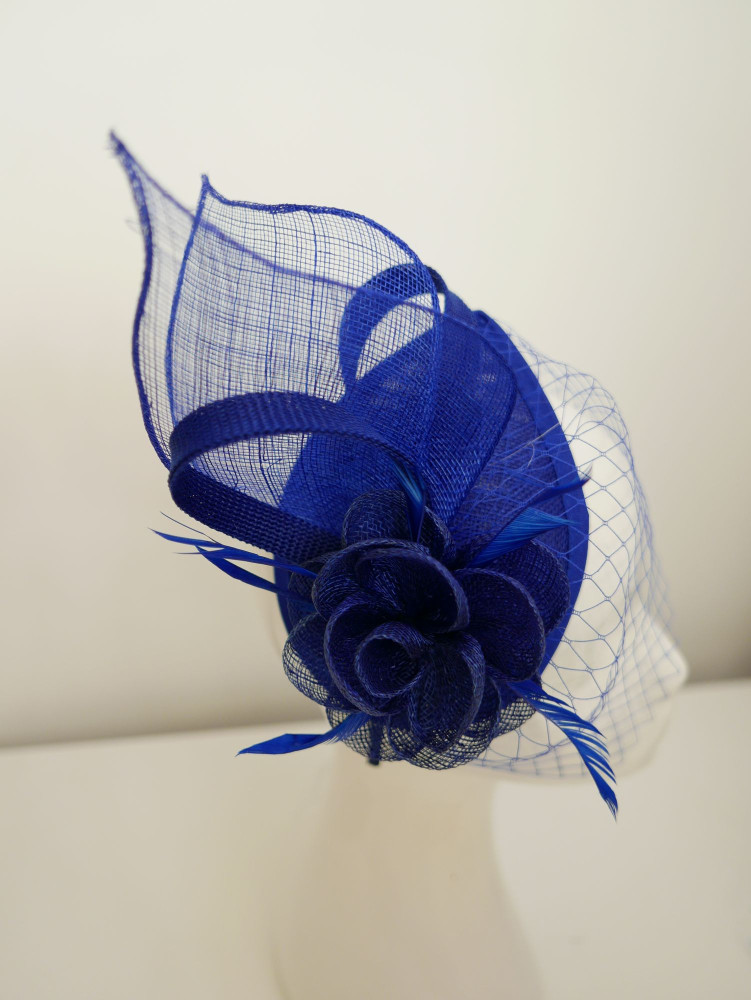 Royal blue fascynator z woalką | Zuwika Design