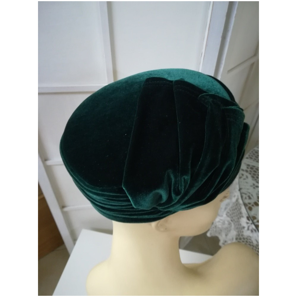 Esmeralda zielony aksamitny toczek 54-56 cm